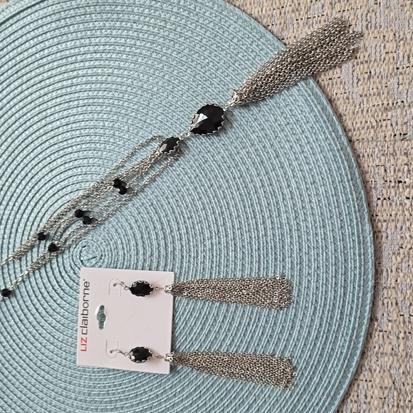 LIZ CLAIBORNE WOMEN'S FASHION JEWELRY BUNDLE OF NECKLACE AND MATCHING EARRINGS - Picture 2 of 14